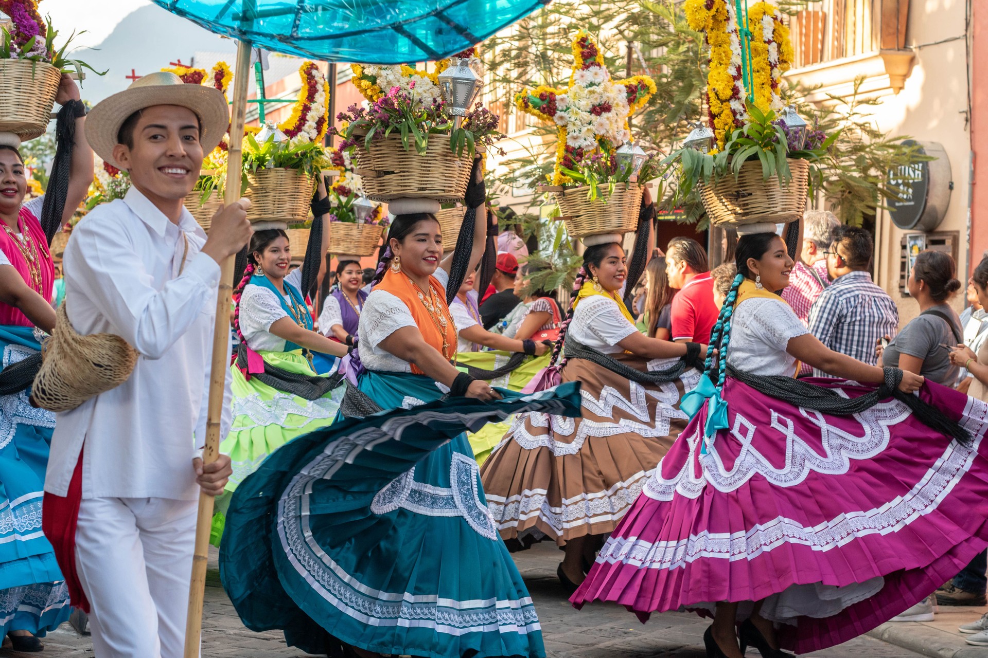 People dressed with traditional clothes